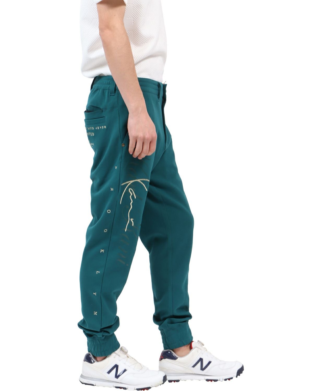 エメラルドグリーン：180cm67kg(34inc着用)