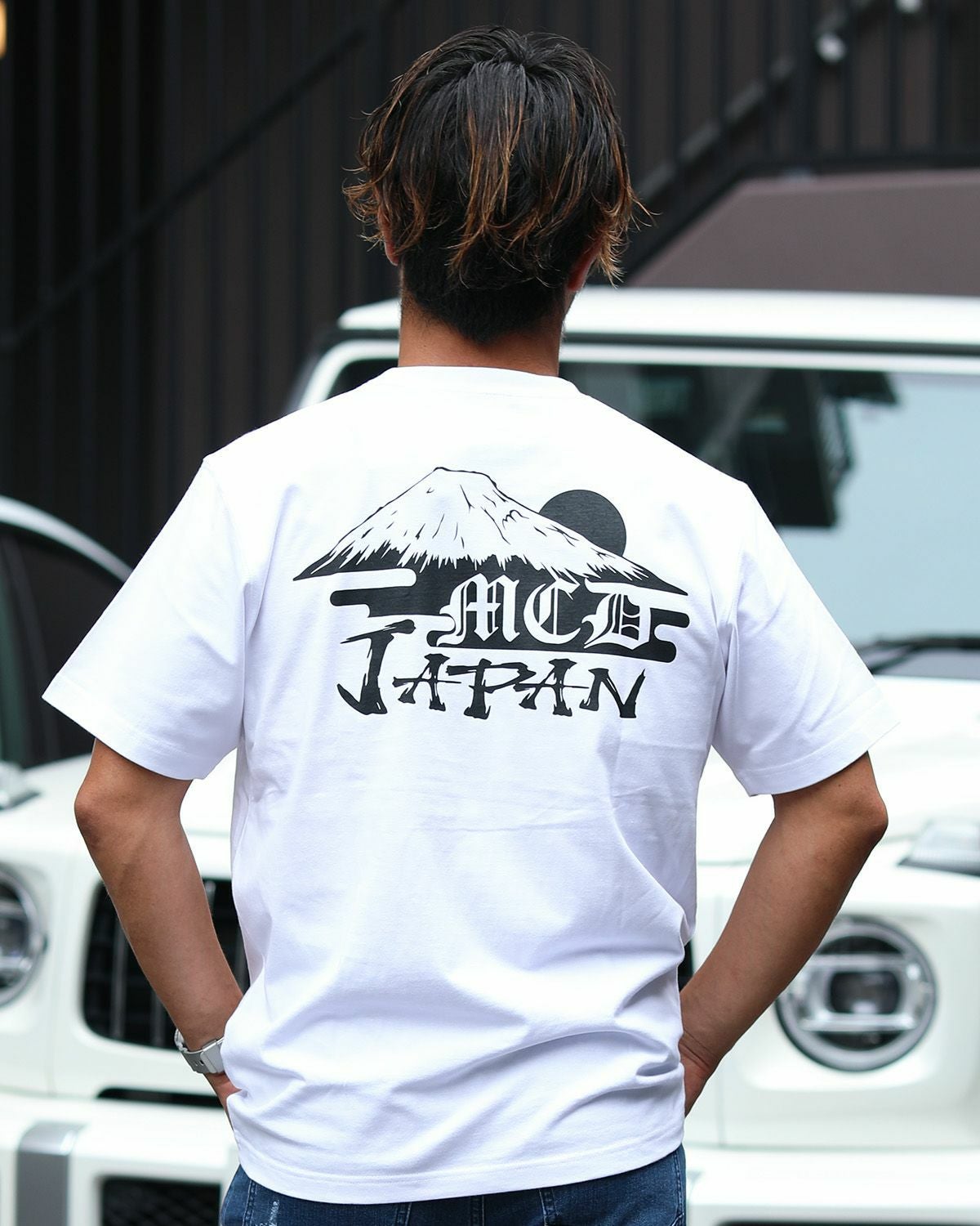 ホワイト:172cm/72kg(Lサイズ着用)