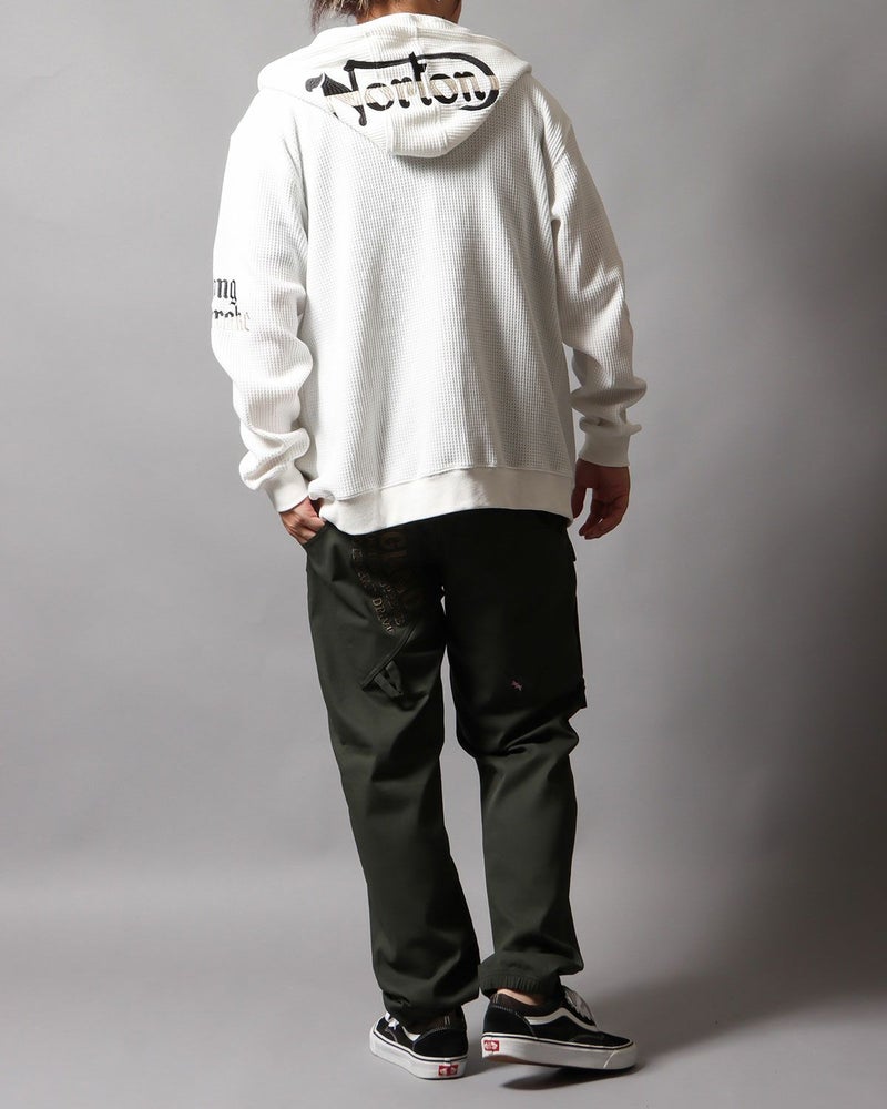 ホワイト：178cm/75kg(Lサイズ着用)