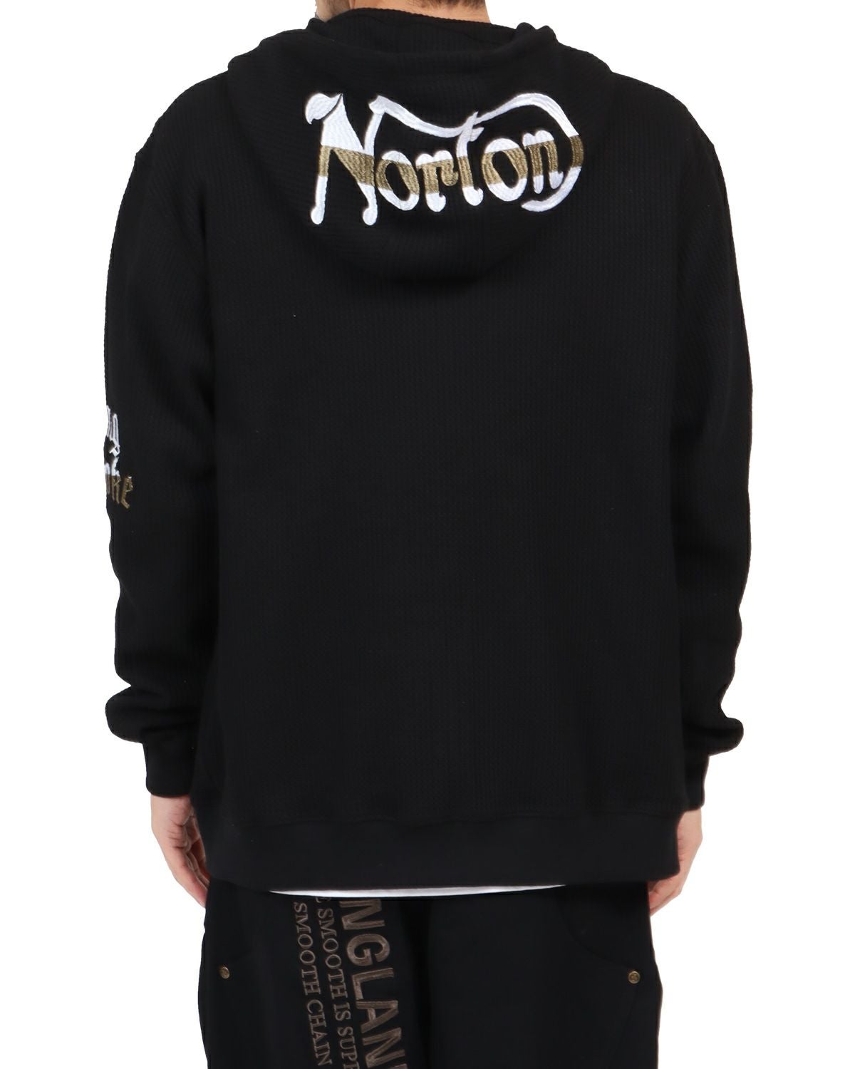 ブラック：180cm67kg(Lサイズ着用)