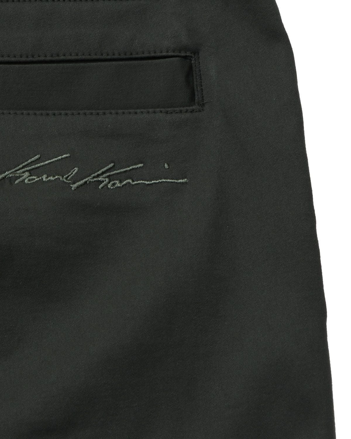 ダークグリーン