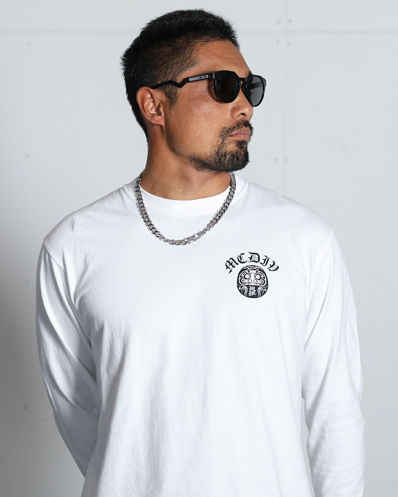 ホワイト:172cm/72kg(Lサイズ着用)