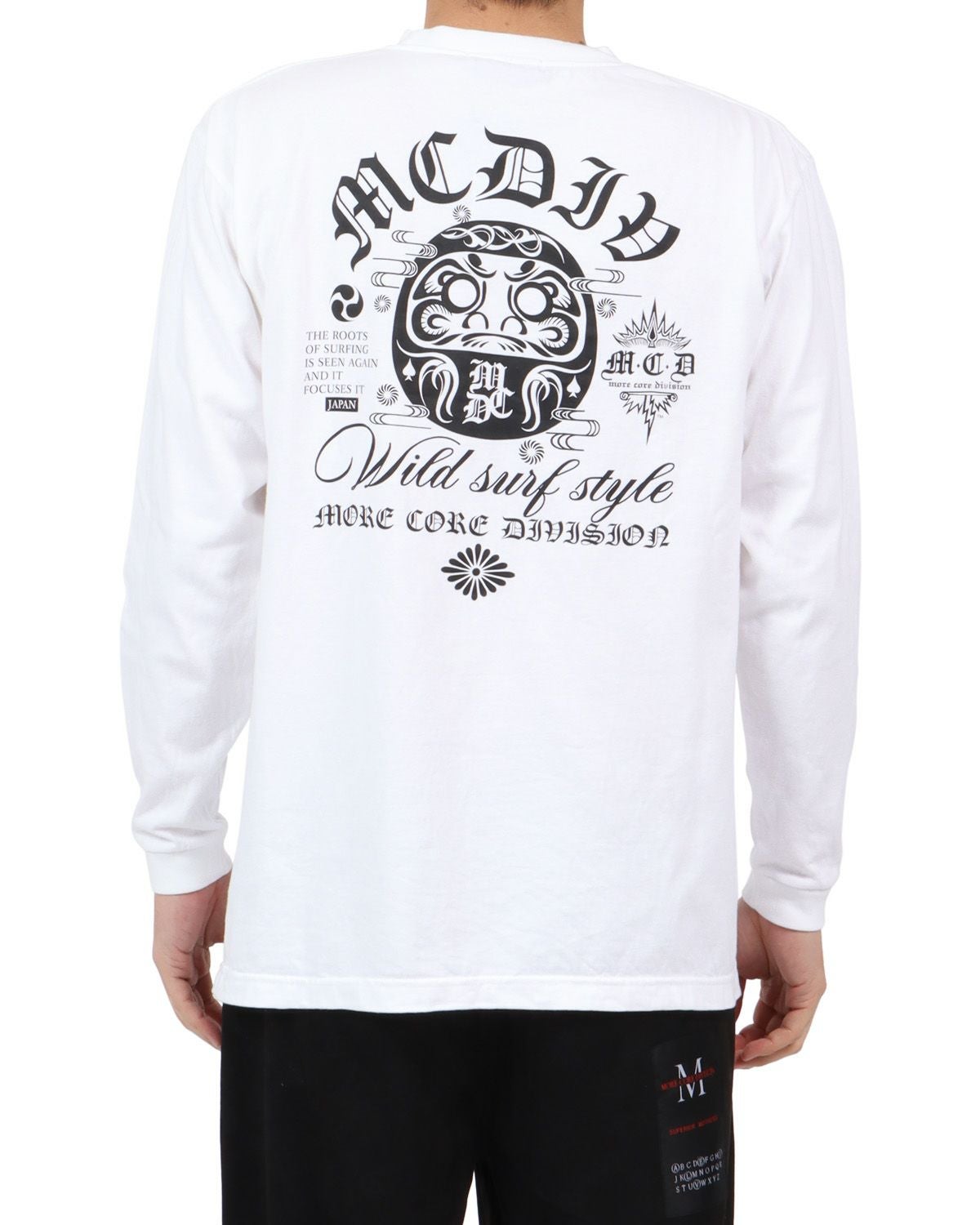 ホワイト：180cm67kg(Lサイズ着用)