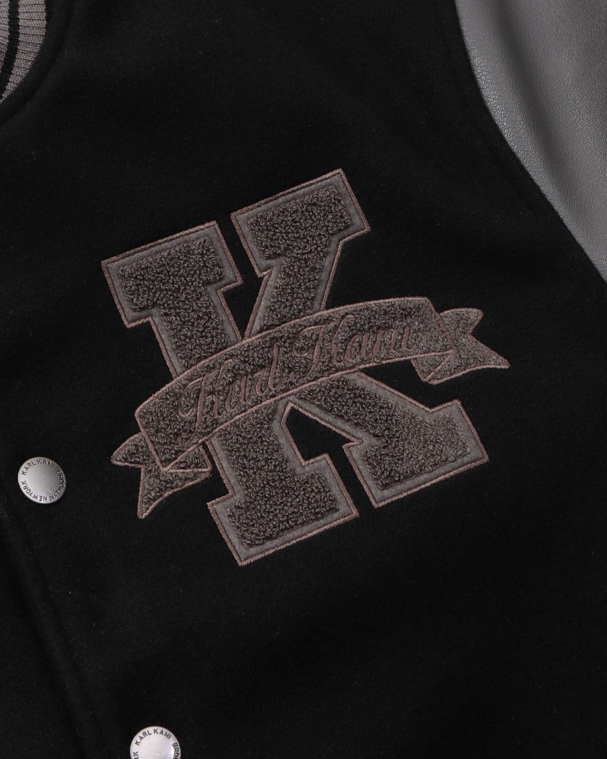 Karl Kani] ロゴ サガラ スタジャン | PEET ONLINE STORE