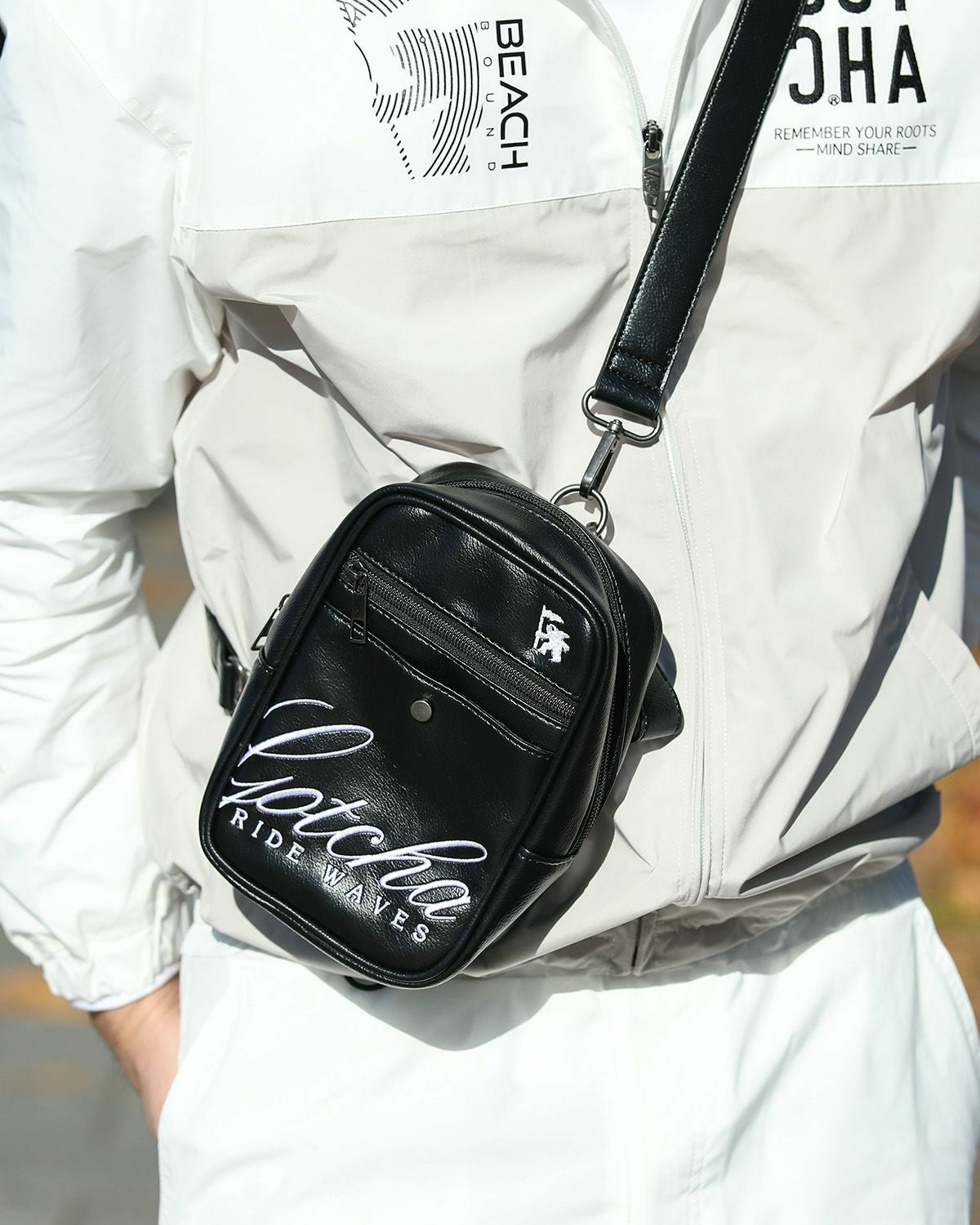 GOTCHA] 2WAY PU ボディバッグ | PEET ONLINE STORE