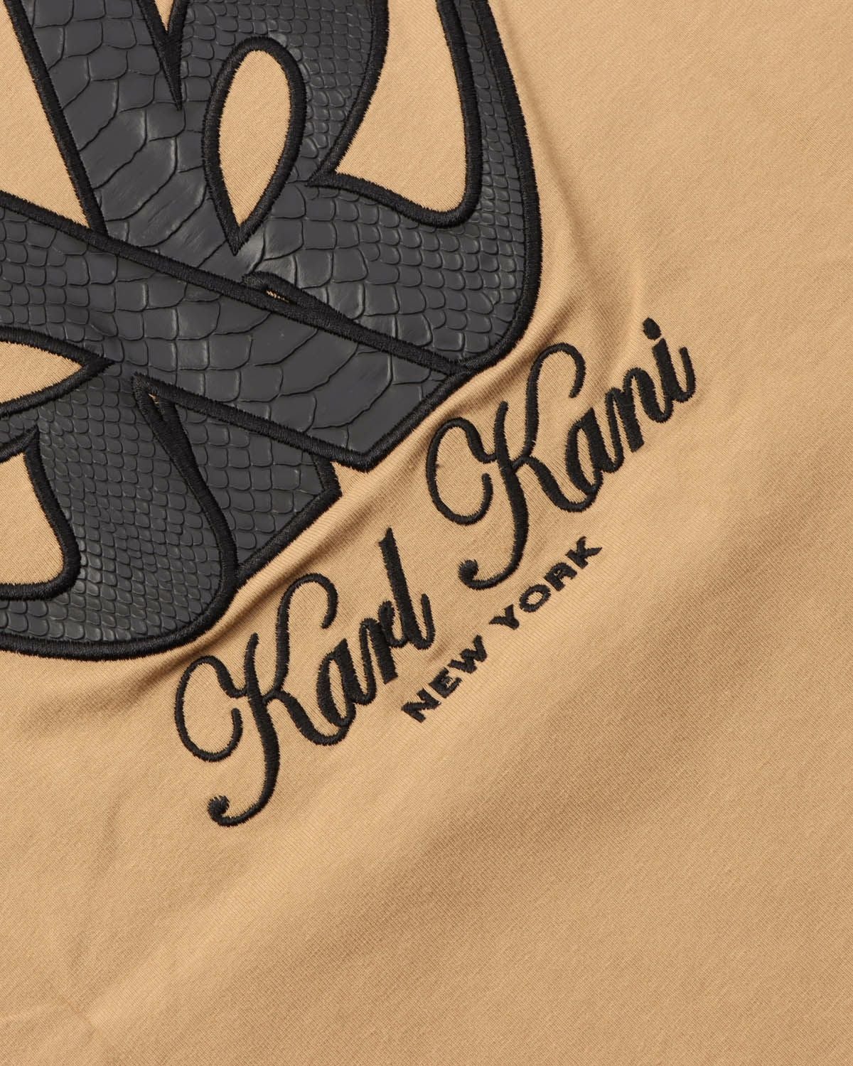 サンドベージュ