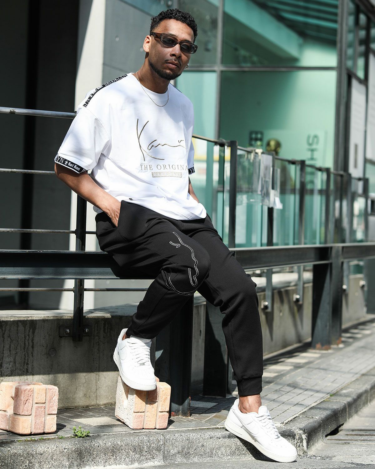 Karl Kani] ビッグシルエット ゴールド ロゴ テープ Tシャツ | PEET
