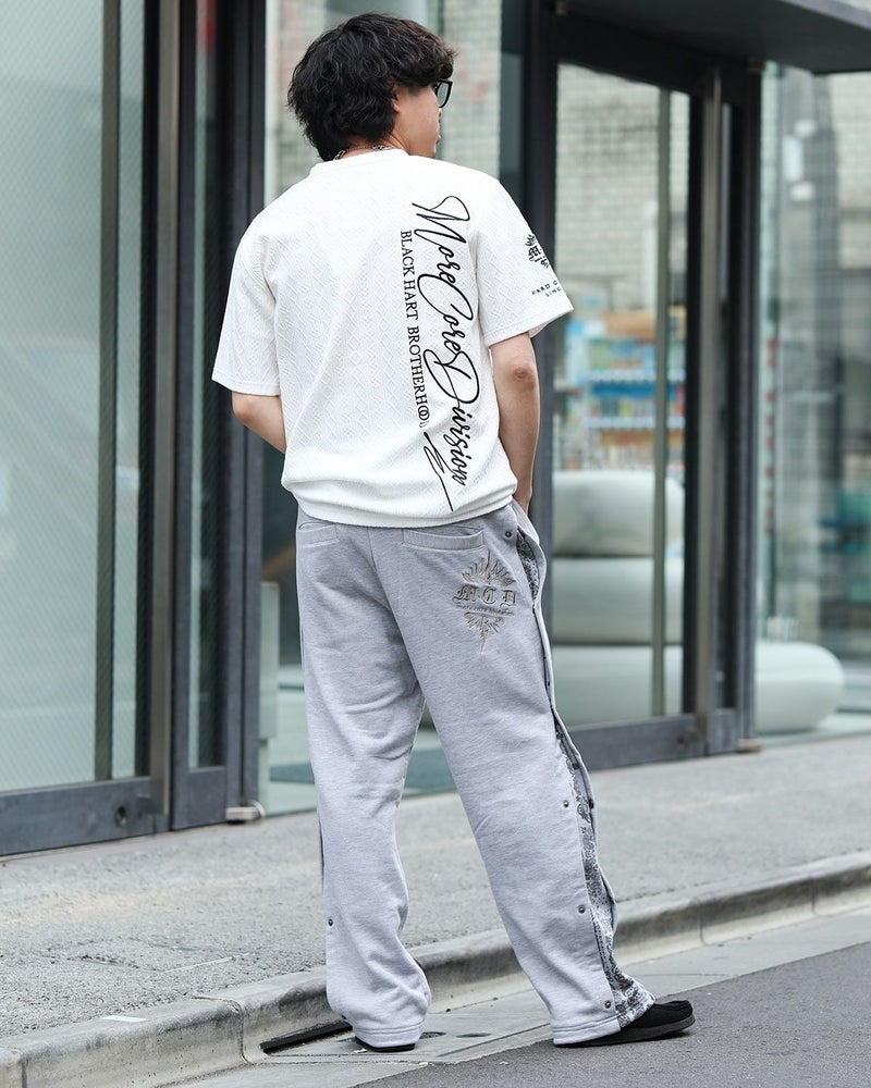 ホワイト:173cm/63kg(XLサイズ着用)