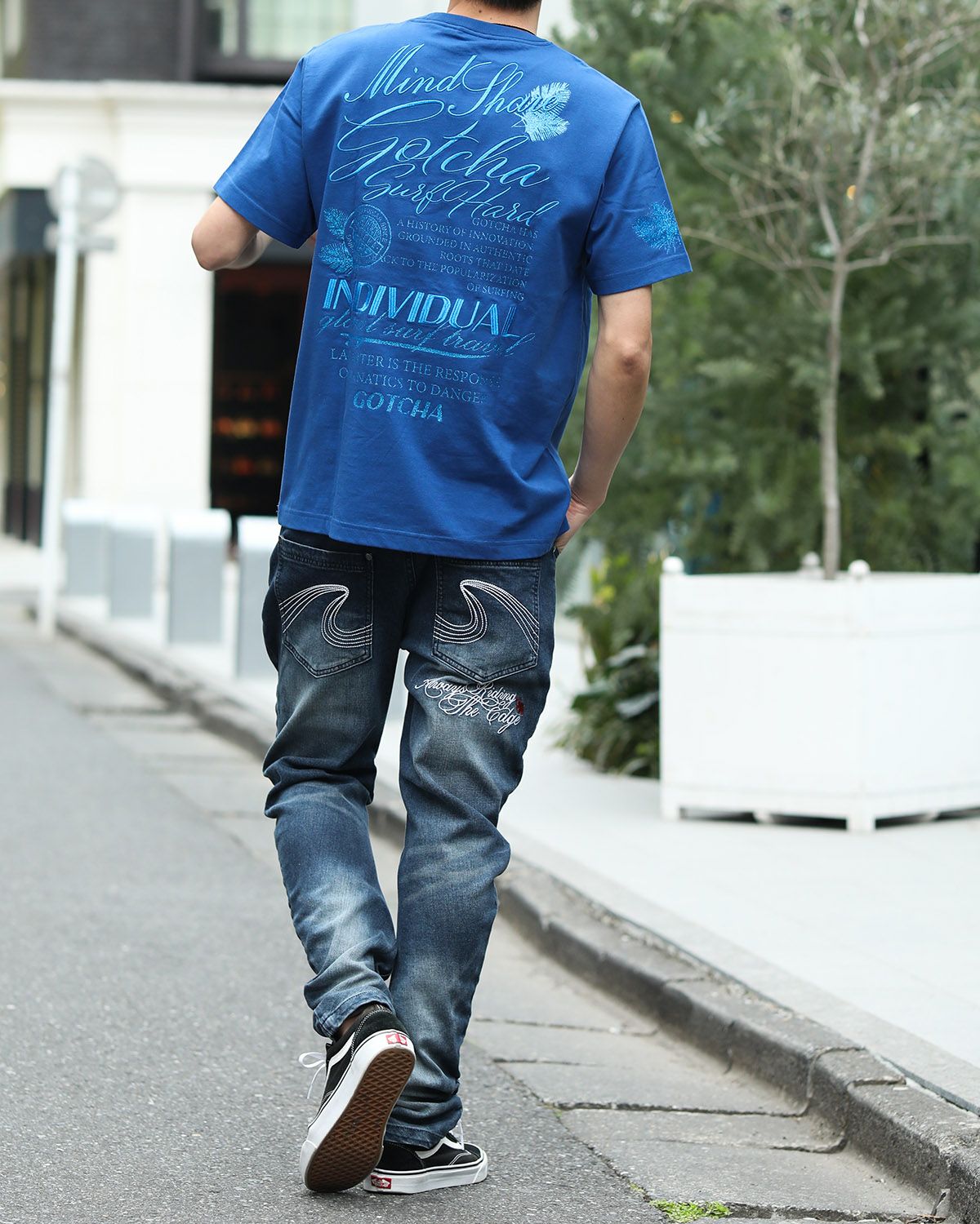 ブルー：180cm67kg(Lサイズ着用)