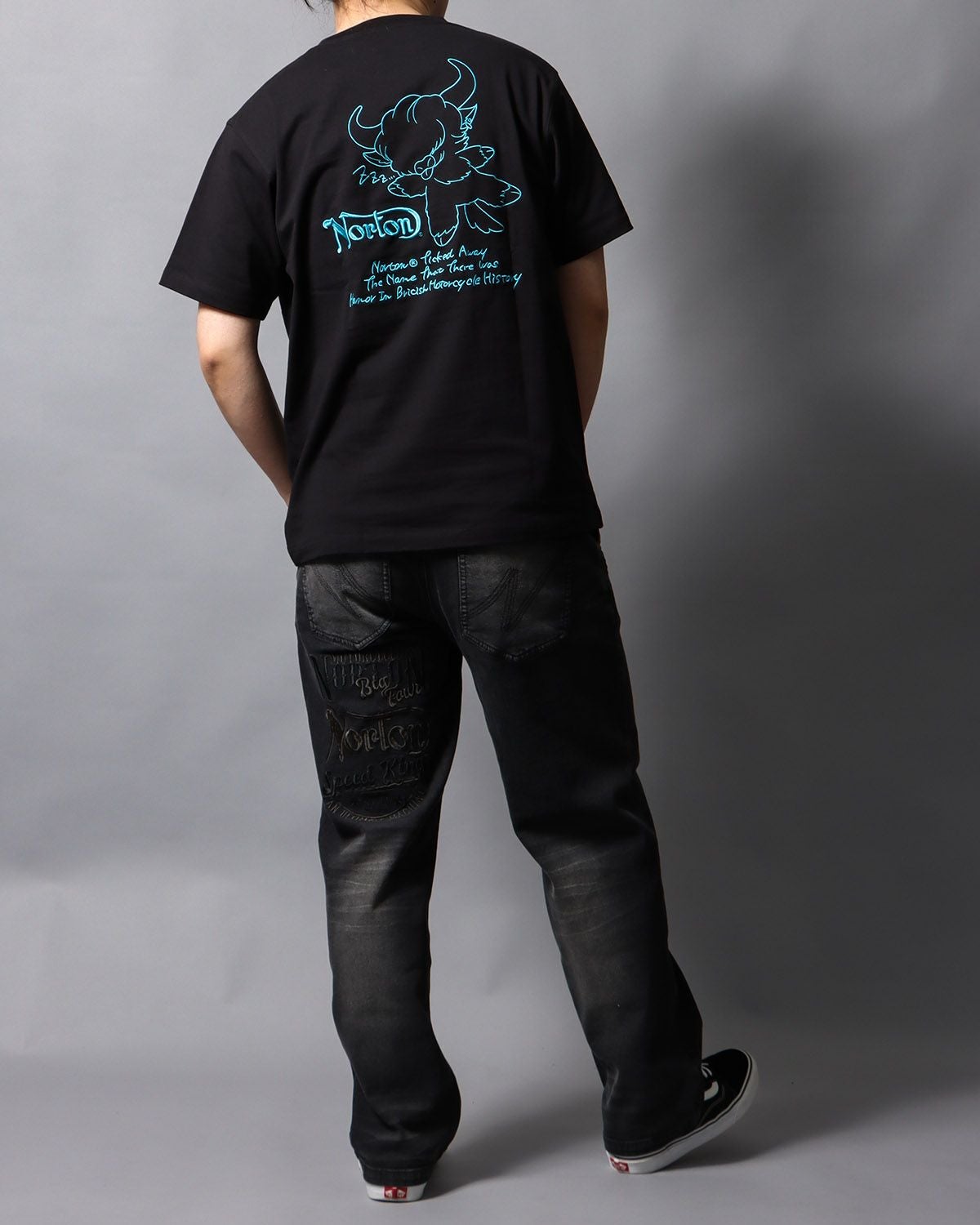 ブラック：178cm/75kg(Lサイズ着用)