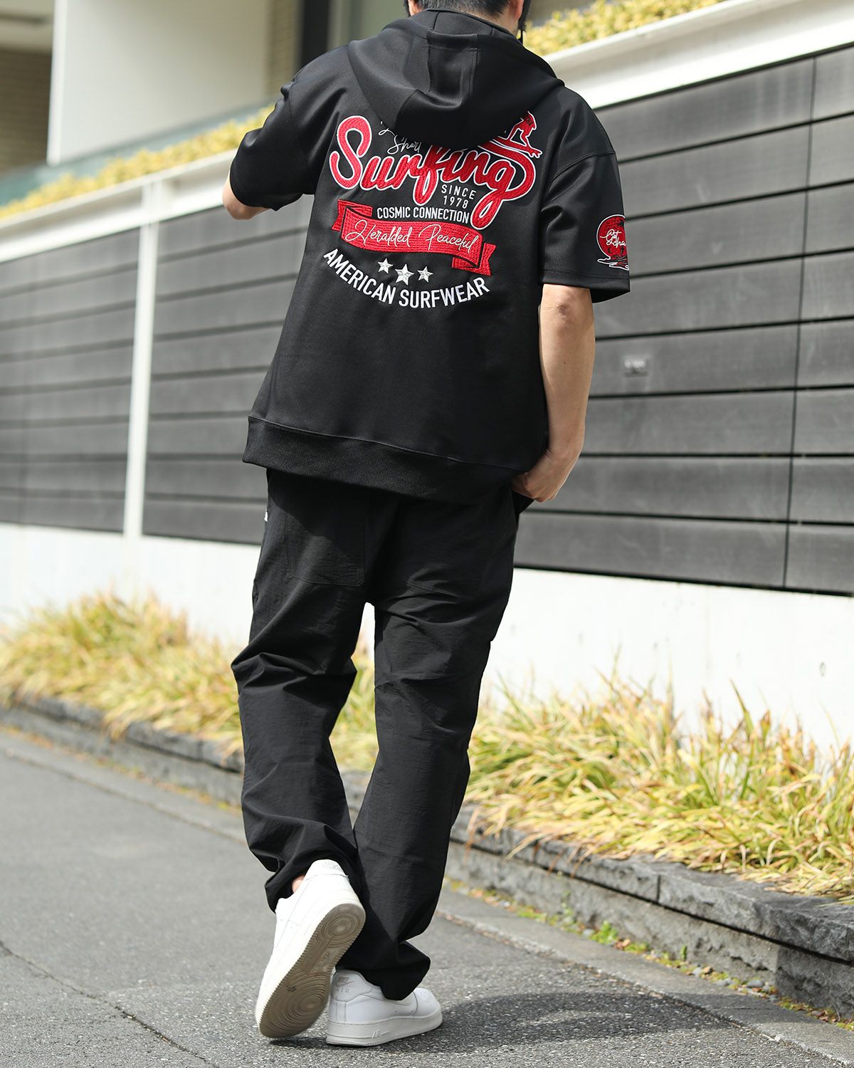 ブラック：180cm67kg(Lサイズ着用)