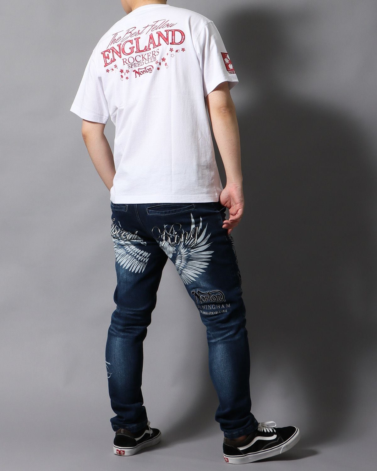 ホワイト：178cm/75kg(Lサイズ着用)