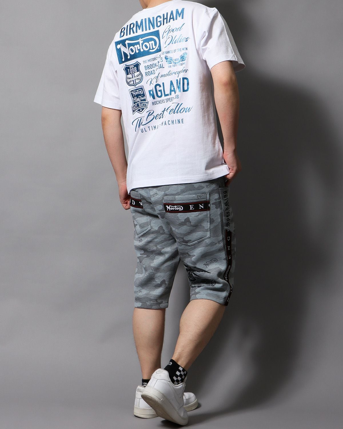 ホワイト：178cm/75kg(Lサイズ着用)