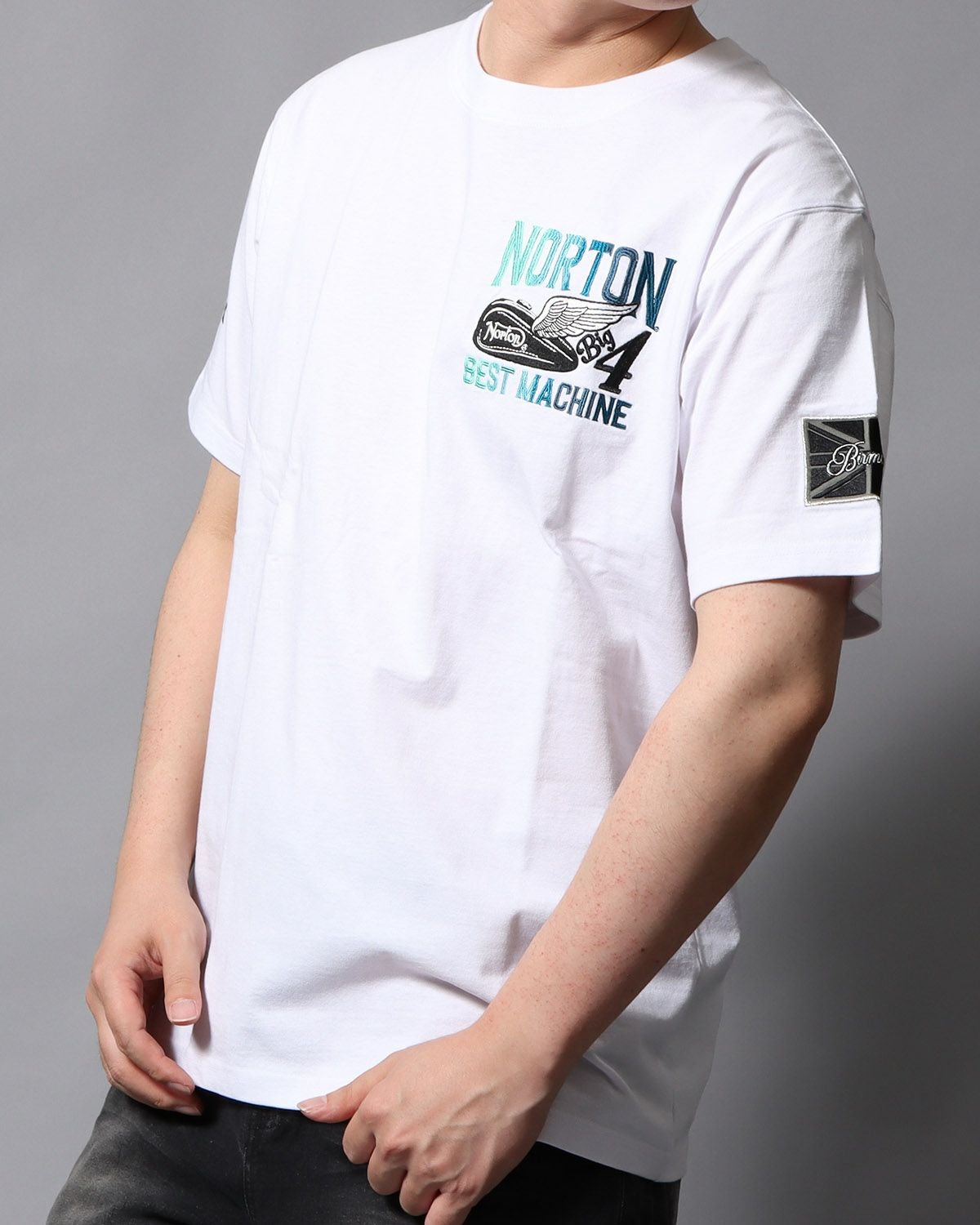 ホワイト：178cm/75kg(Lサイズ着用)