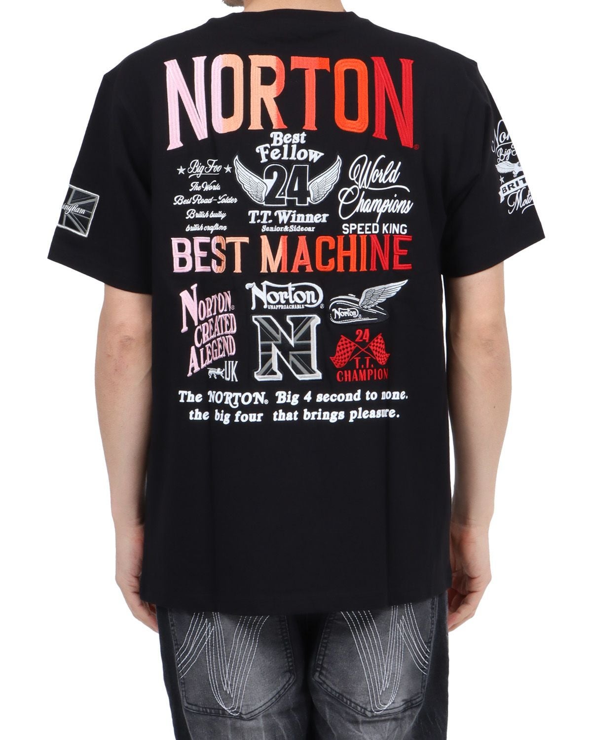 ブラック：180cm67kg(Lサイズ着用)