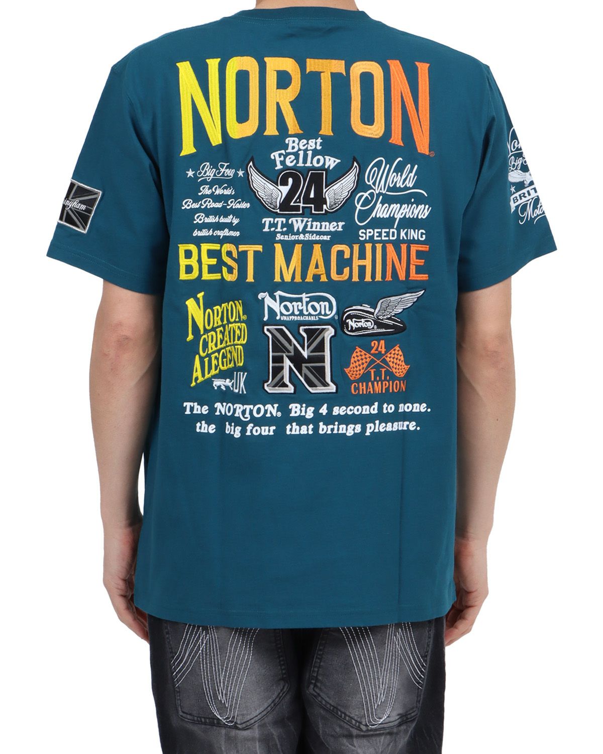 エメラルドグリーン：180cm67kg(Lサイズ着用)