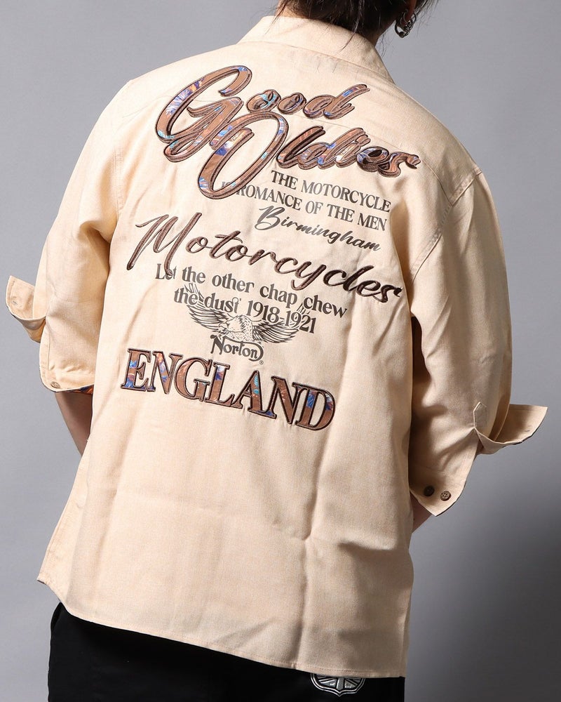 ベージュ：178cm/75kg(Lサイズ着用)