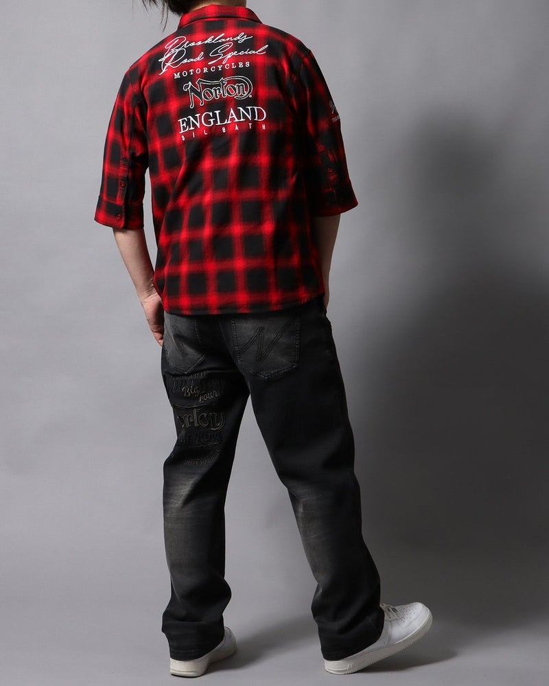 レッド：178cm/75kg(Lサイズ着用)