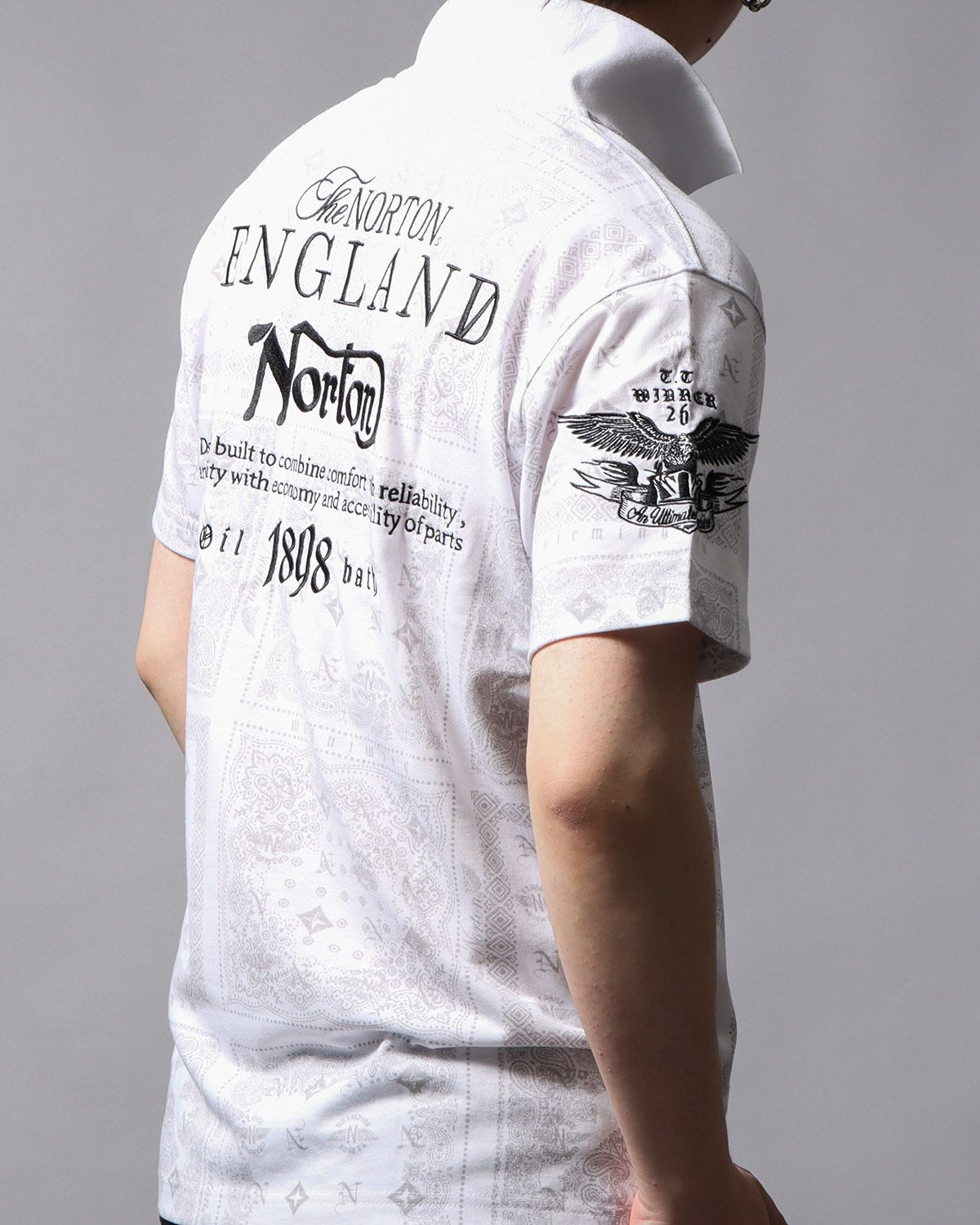 ホワイト：178cm/75kg(Lサイズ着用)