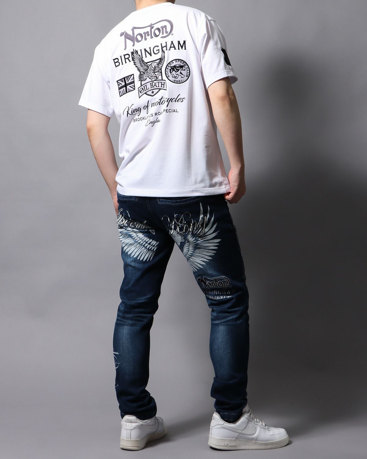 ホワイト：178cm/75kg(Lサイズ着用)