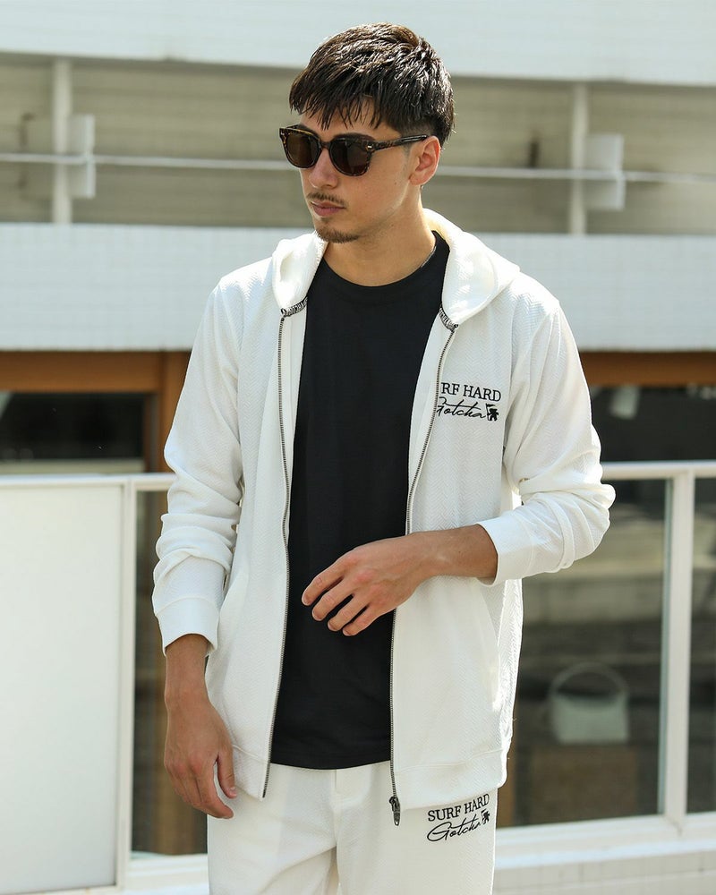 ホワイト：180cm70kg(Lサイズ着用)