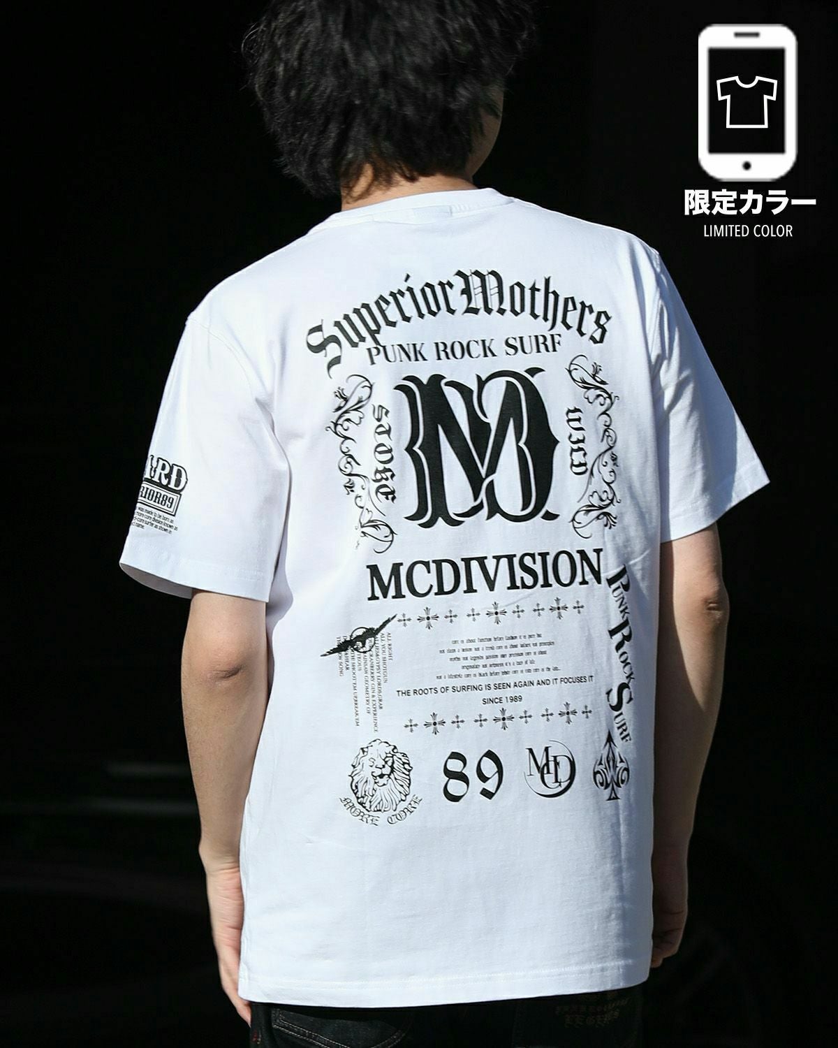 ホワイト:173cm/63kg(Lサイズ着用)