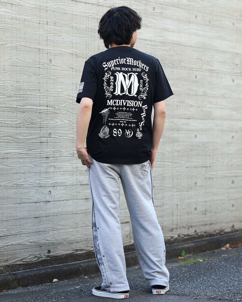 ブラック:173cm/63kg(Lサイズ着用)