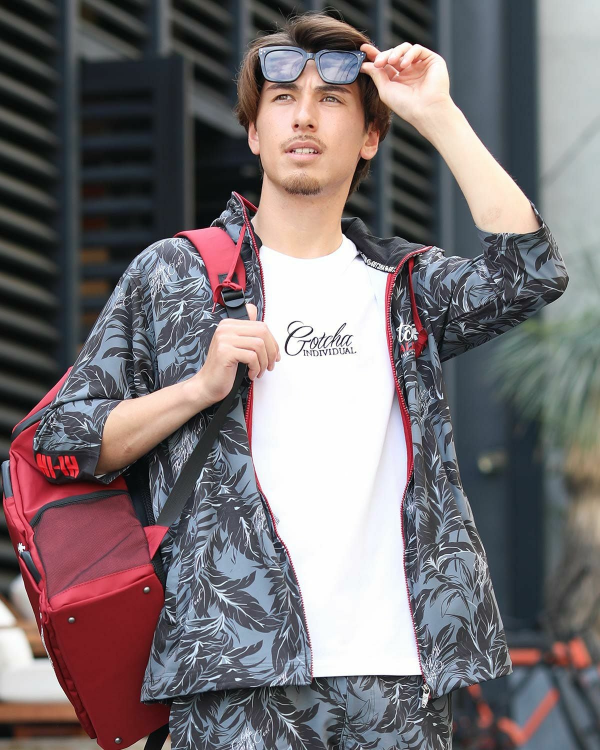 ブラック：180cm70kg(Lサイズ着用)