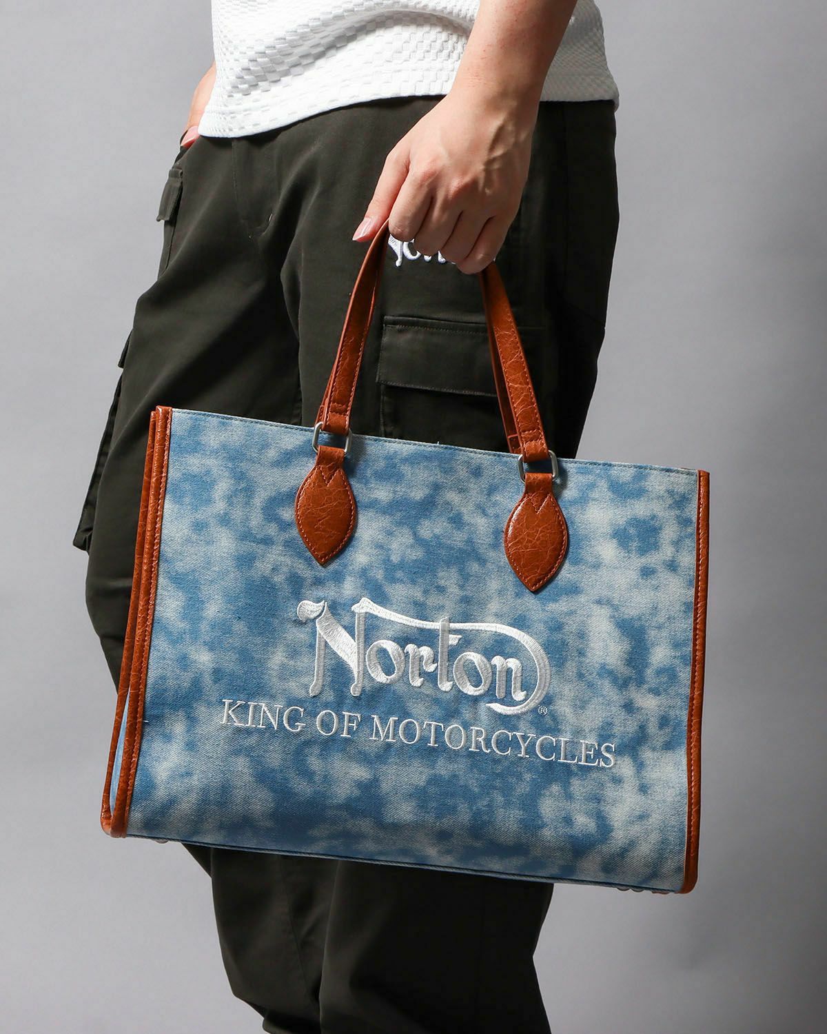 ノートン NORTON ドッグNORTONロゴ 総刺繍 デニム トートバッグ ノートン（NORTON） ドッグNORTONロゴ 総刺繍 デニム トートバッグ