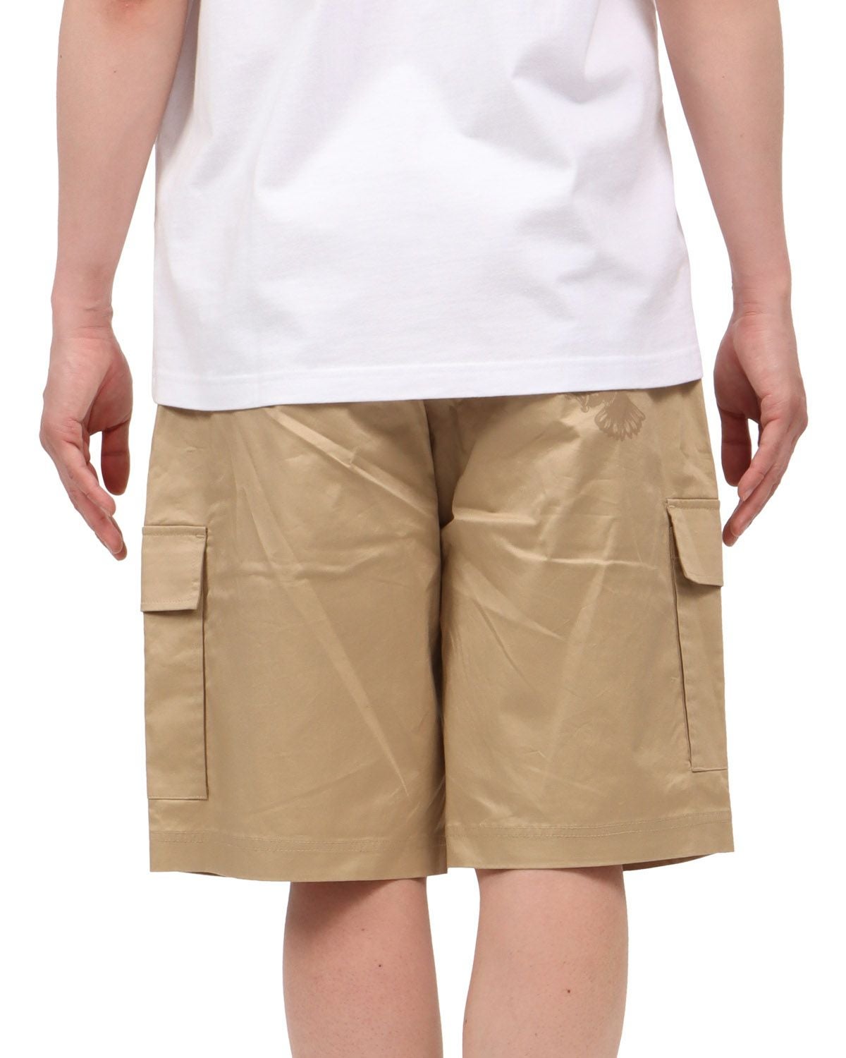 ベージュ：174cm62kg(Lサイズ着用)