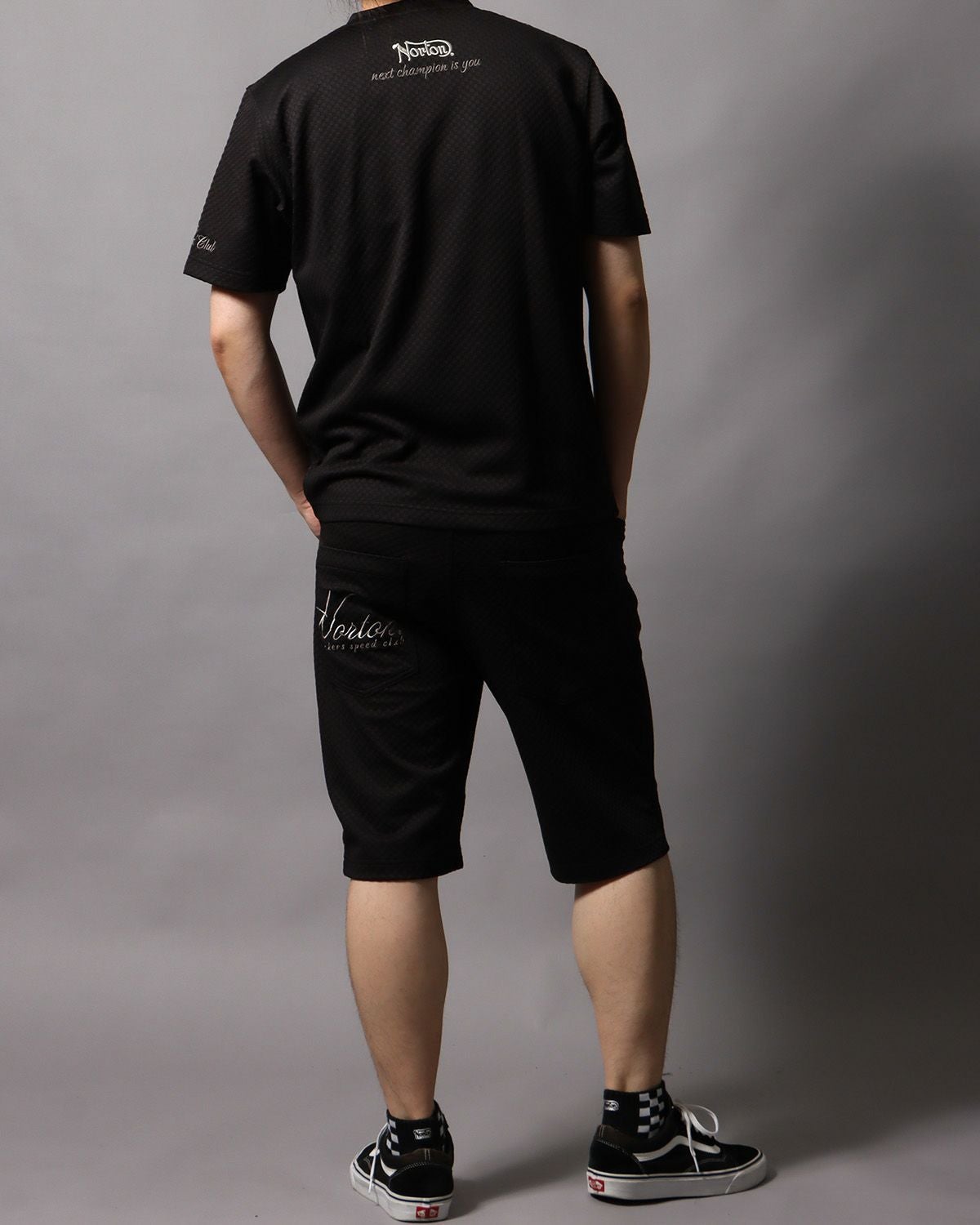 ブラック：178cm/75kg(Lサイズ着用)