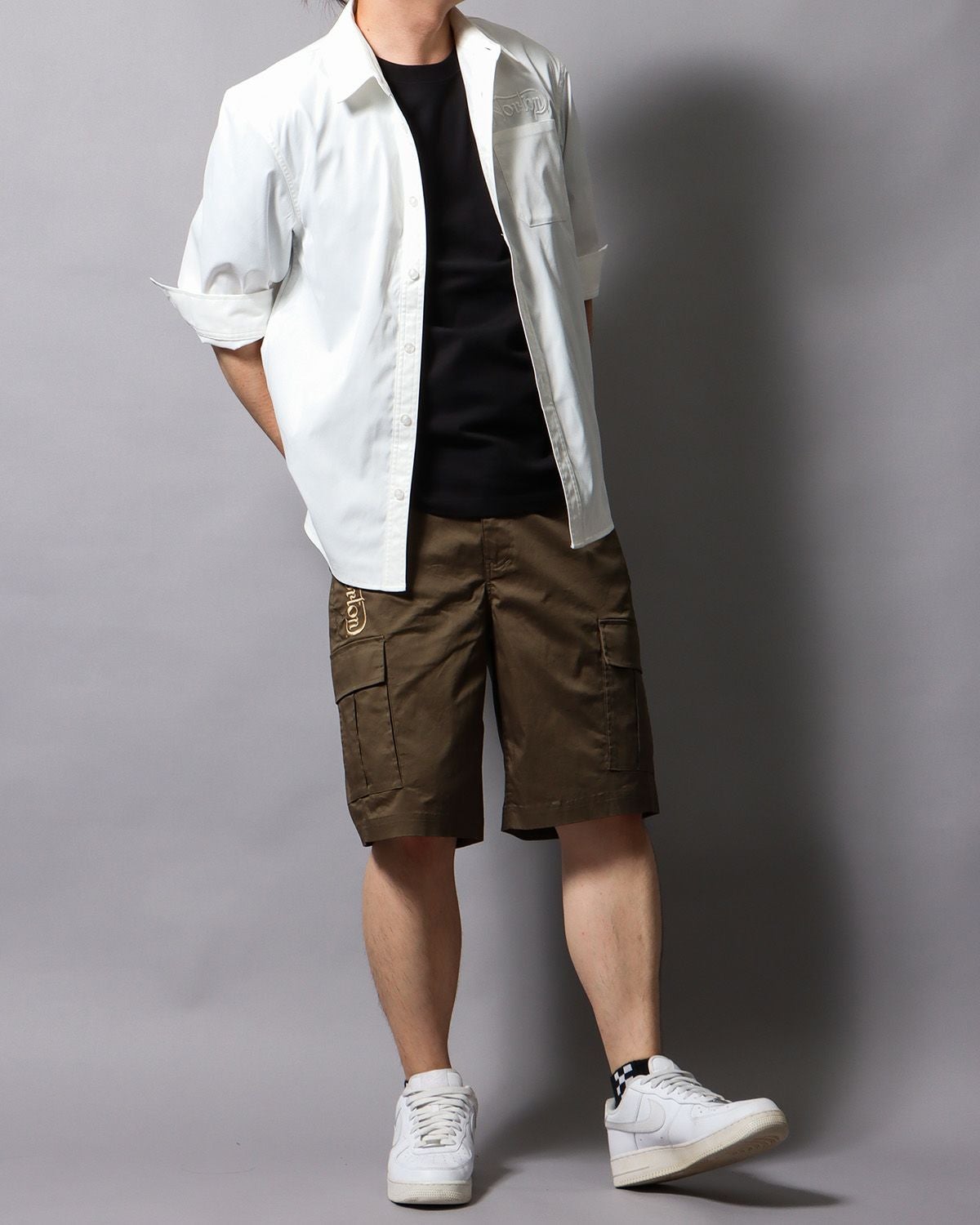 ホワイト：178cm/75kg(Lサイズ着用)