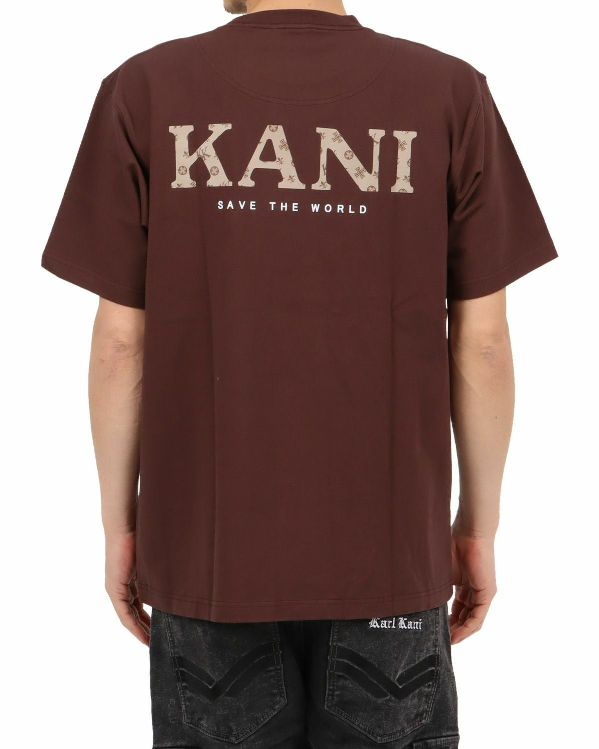 チョコレート：180cm67㎏(Lサイズ着用)