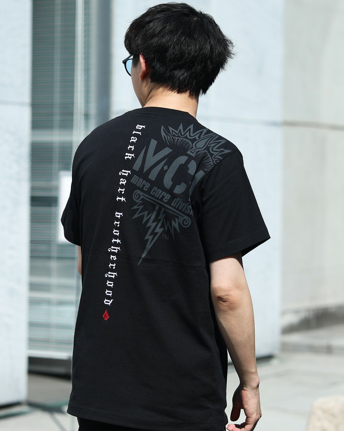 ブラック:173cm/63kg(Lサイズ着用)