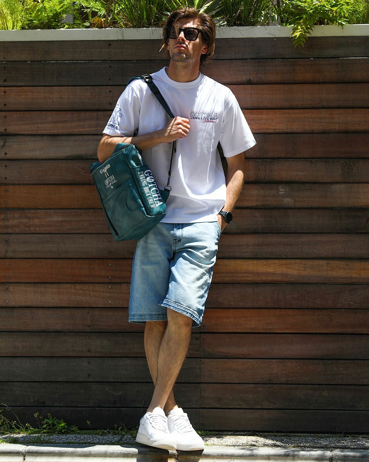 エメラルドグリーン