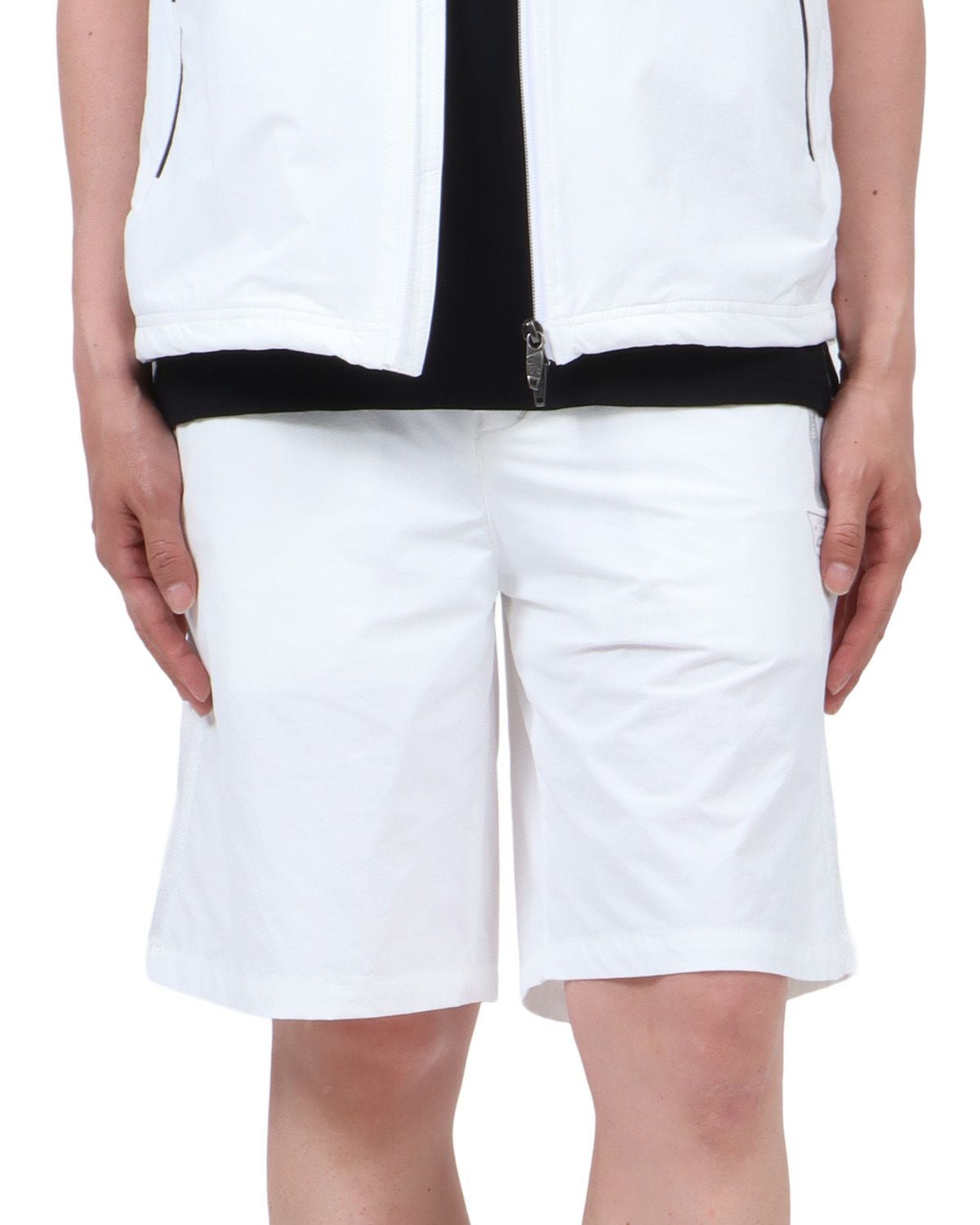 ホワイト：174cm62kg(Mサイズ着用)