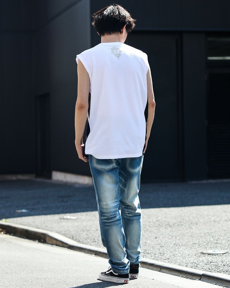 ホワイト:173cm/63kg(Lサイズ着用)