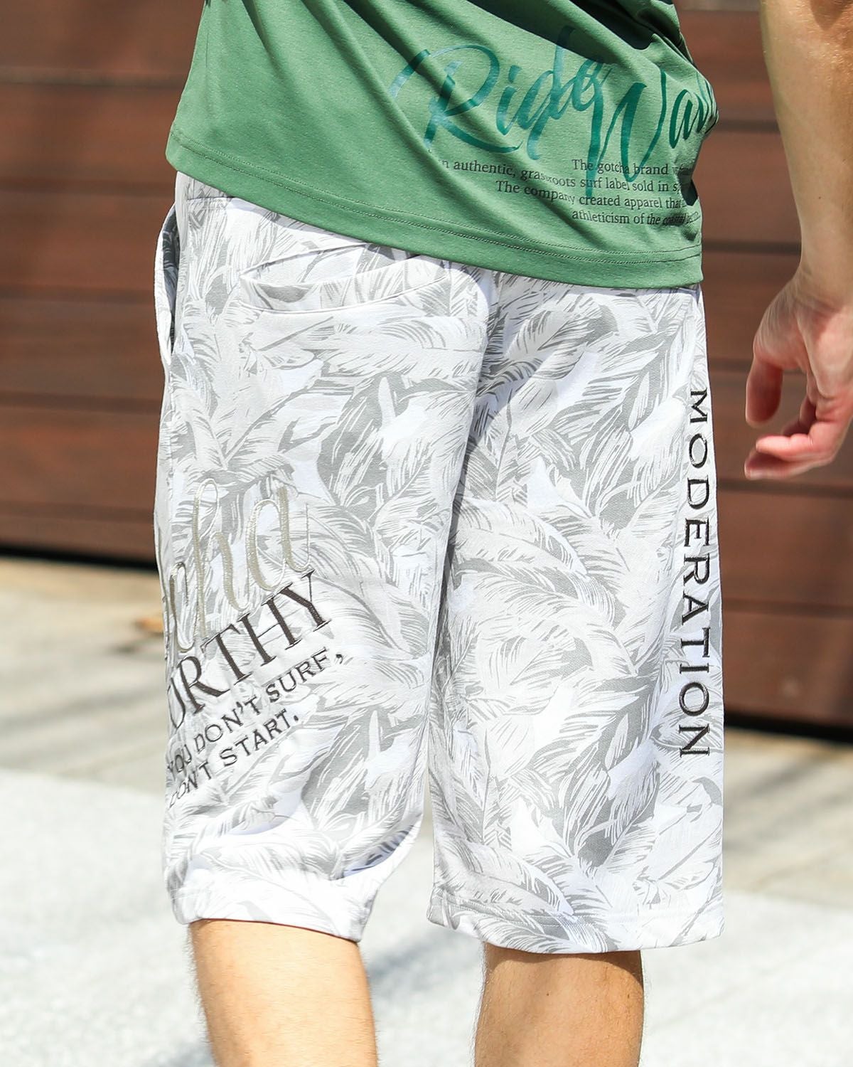 ホワイト：183cm/70kg(Lサイズ着用)