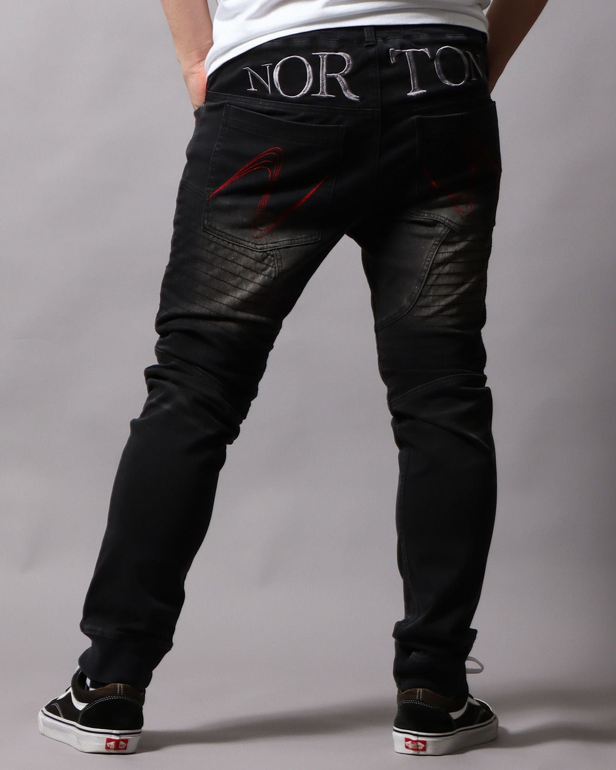 ブラック：178cm/75kg(Lサイズ着用)