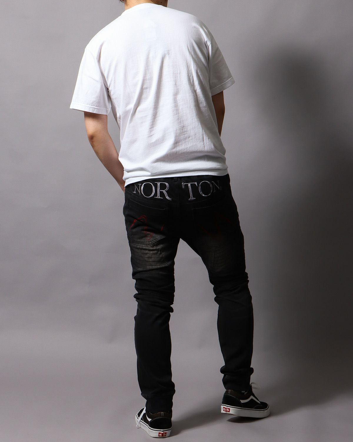 ブラック：178cm/75kg(Lサイズ着用)