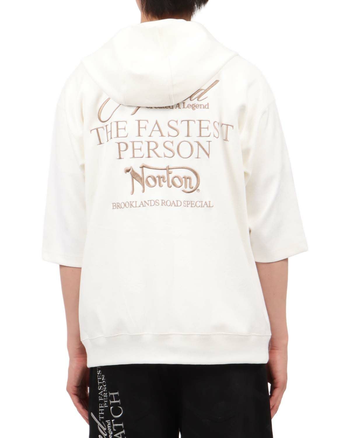 オフホワイト：174cm62kg(Lサイズ着用)