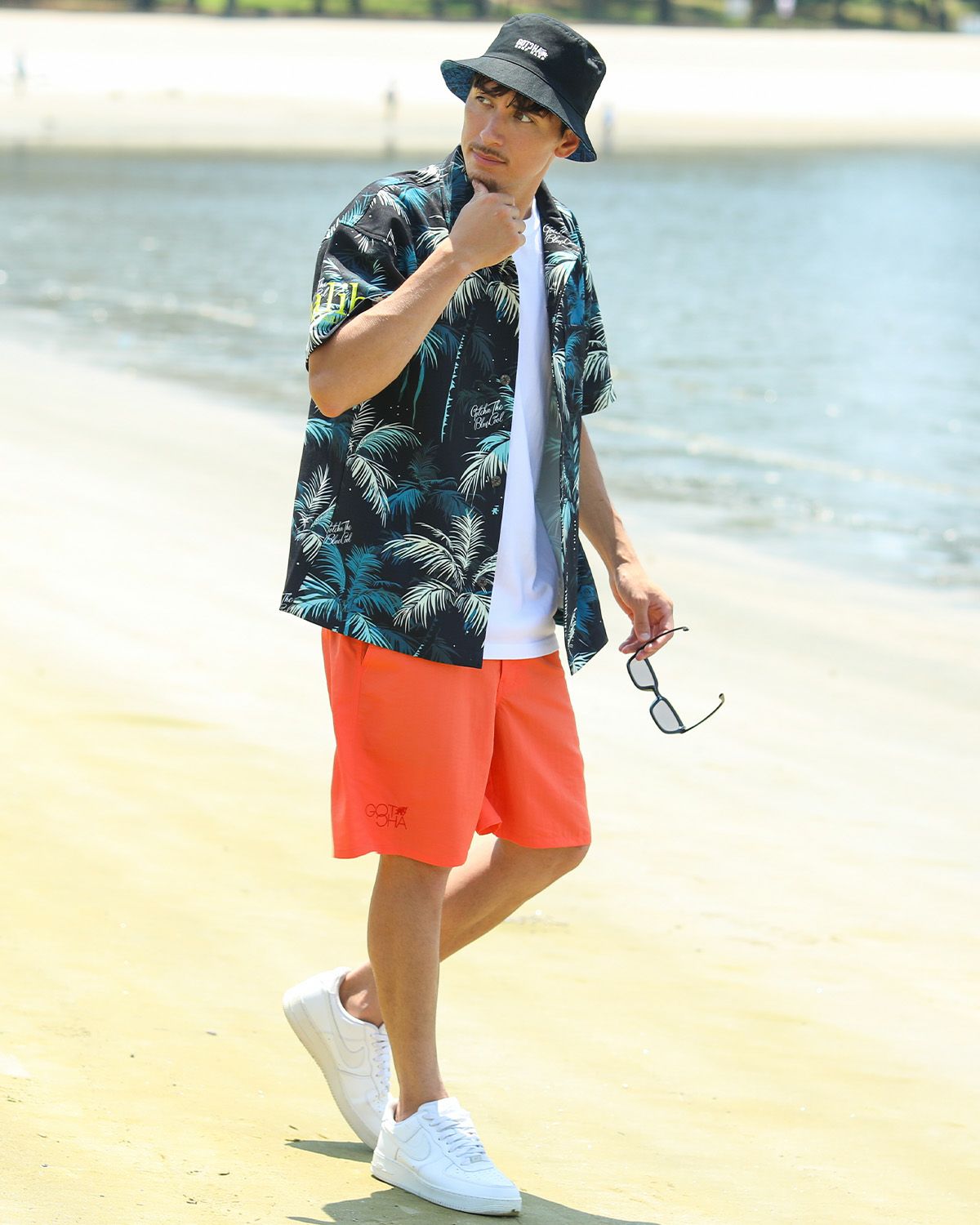 ライトオレンジ：180cm/70kg(Lサイズ着用)