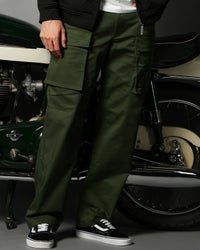 モスグリーン：186cm(Lサイズ着用)