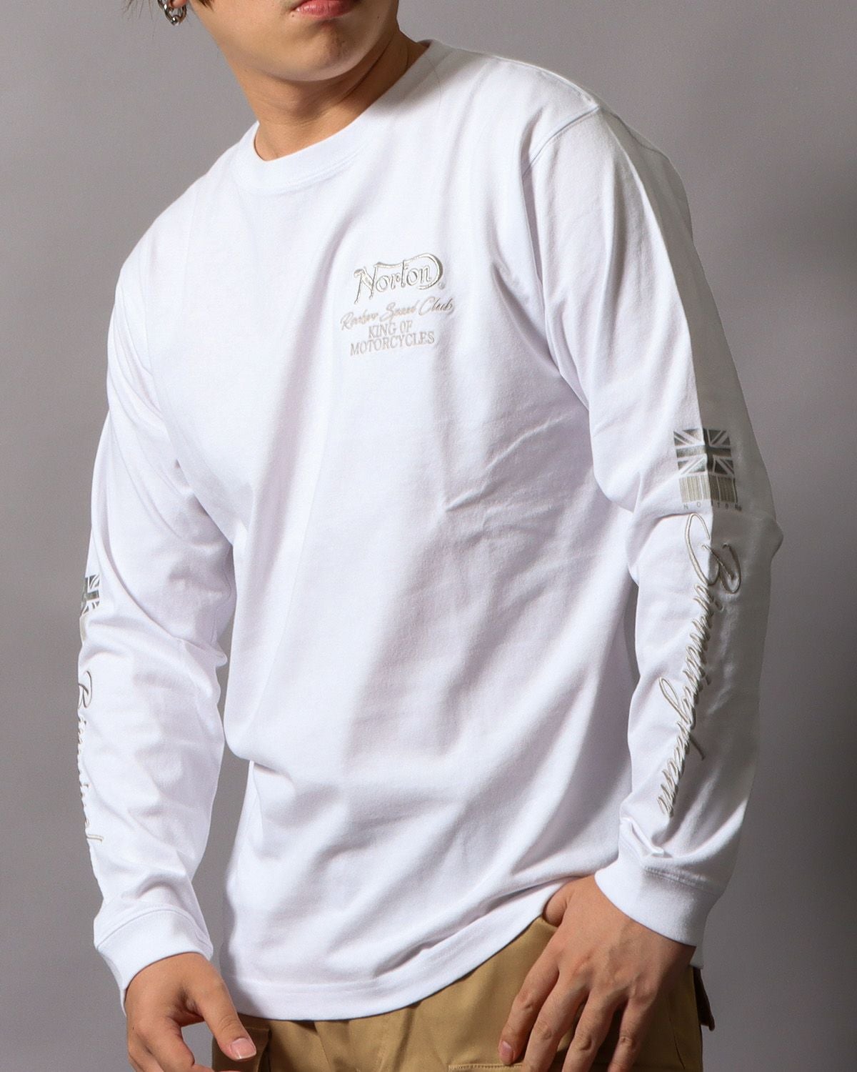 ホワイト：178cm/75kg(Lサイズ着用)