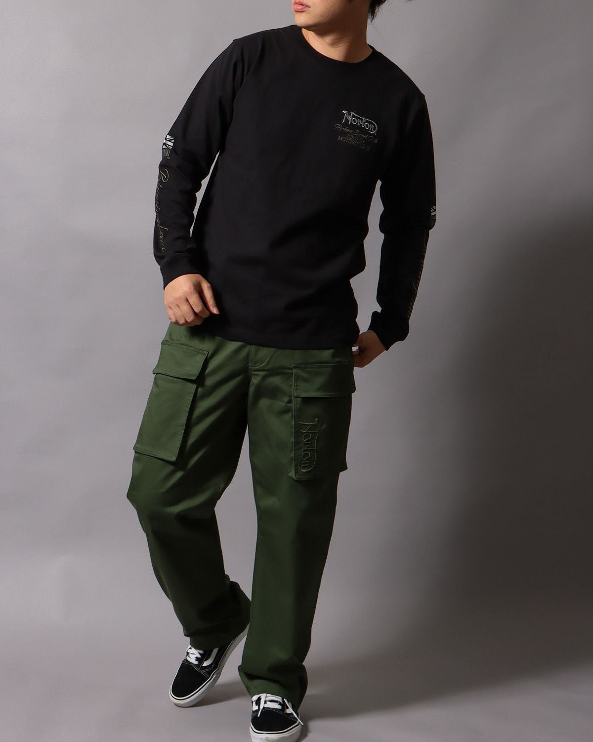 ブラック：178cm/75kg(Lサイズ着用)