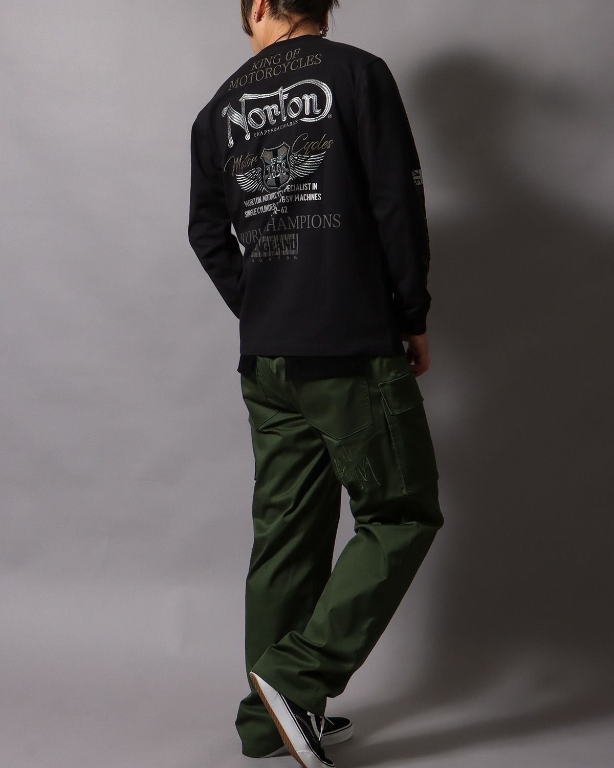 ブラック：178cm/75kg(Lサイズ着用)