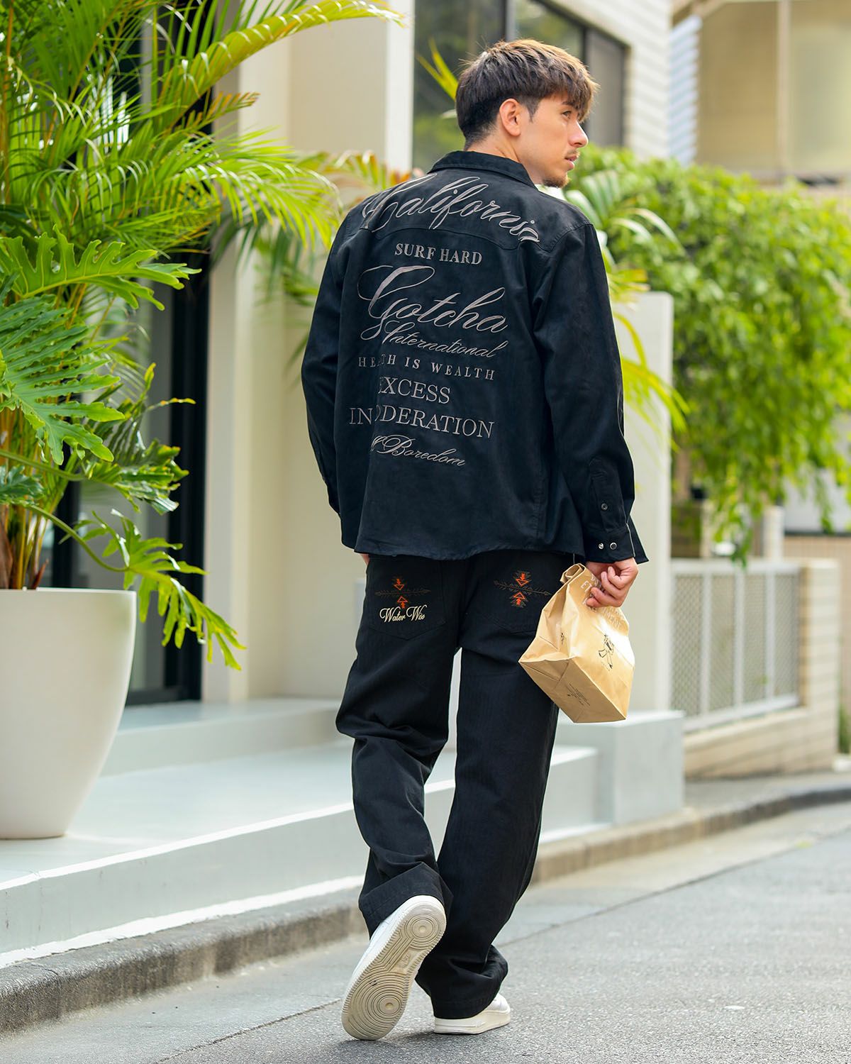 ブラック：180cm/70kg(Lサイズ着用)