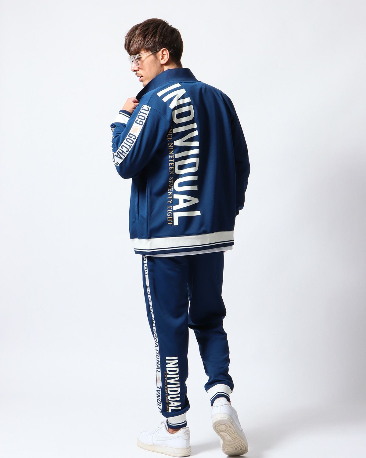 ネイビー：180cm/70kg(Lサイズ着用)