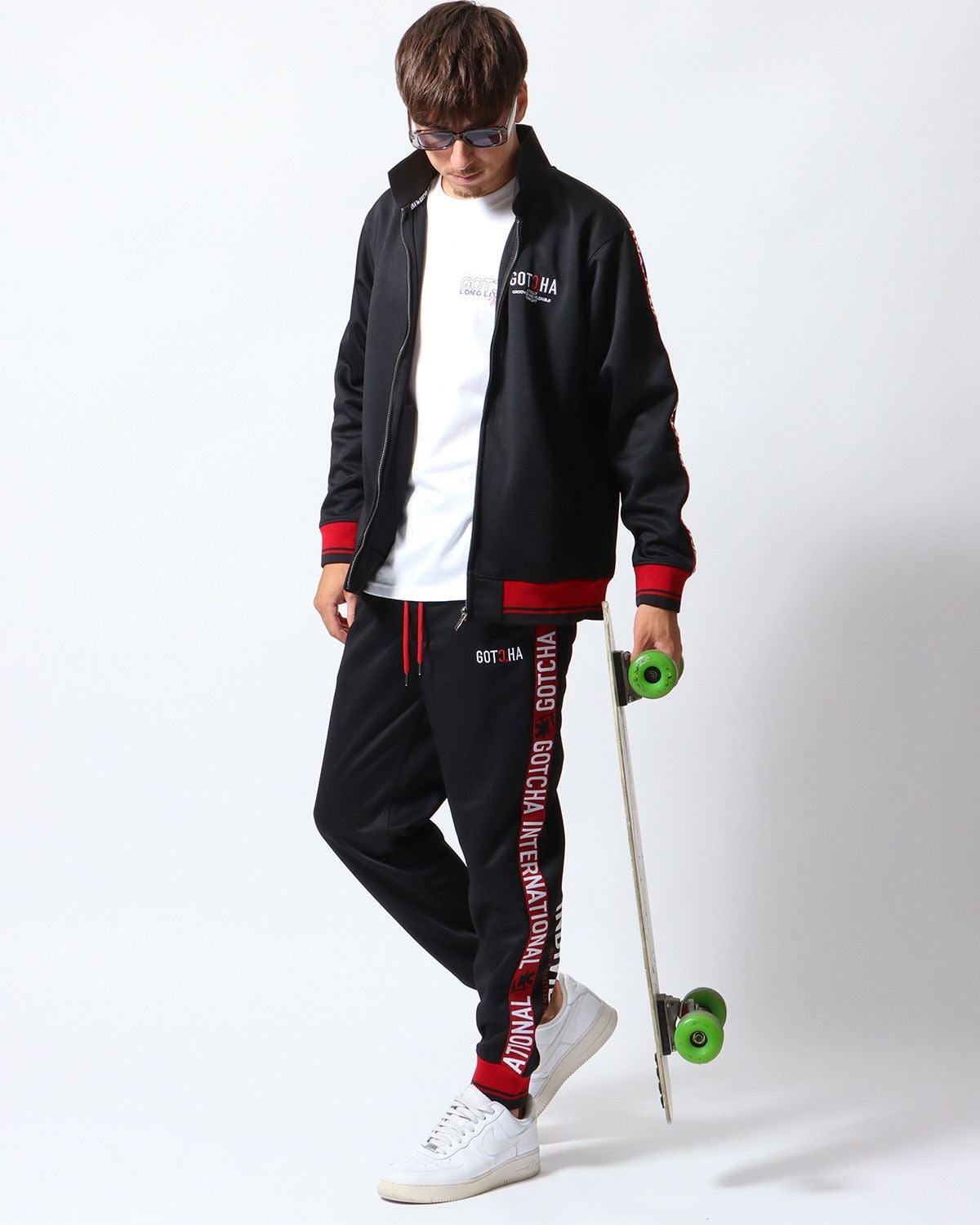 ブラック：180cm/70kg(Lサイズ着用)