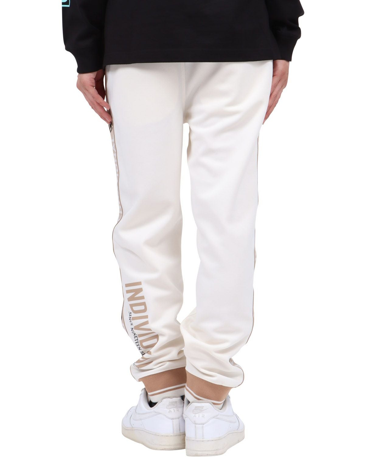 オフホワイト：174cm62kg(Lサイズ着用)